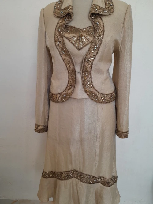 Robe soirètres bon etat. غوب سواغي 