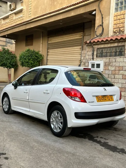 Peugeot 207 2012 Fennec