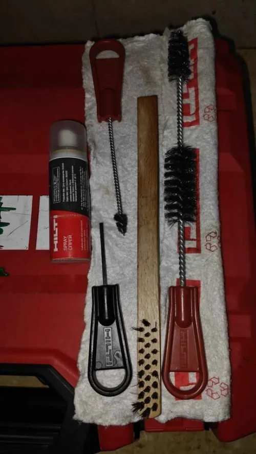 Cloueur hilti DX5+200 cartouches+100 clous