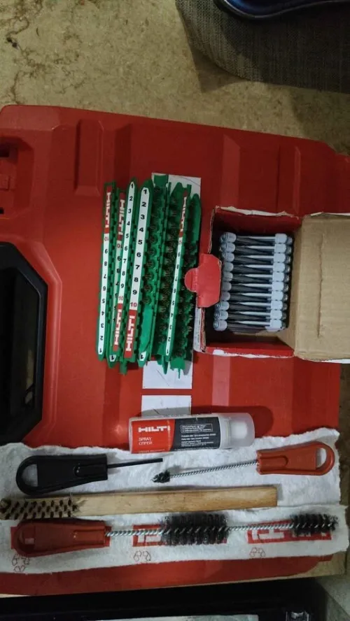 Cloueur hilti DX5+200 cartouches+100 clous