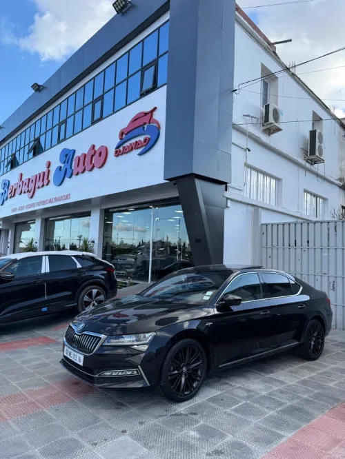 Skoda Superb 2023 laurin & klement