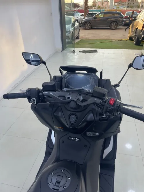 Yamaha T max black max anniversary 2026