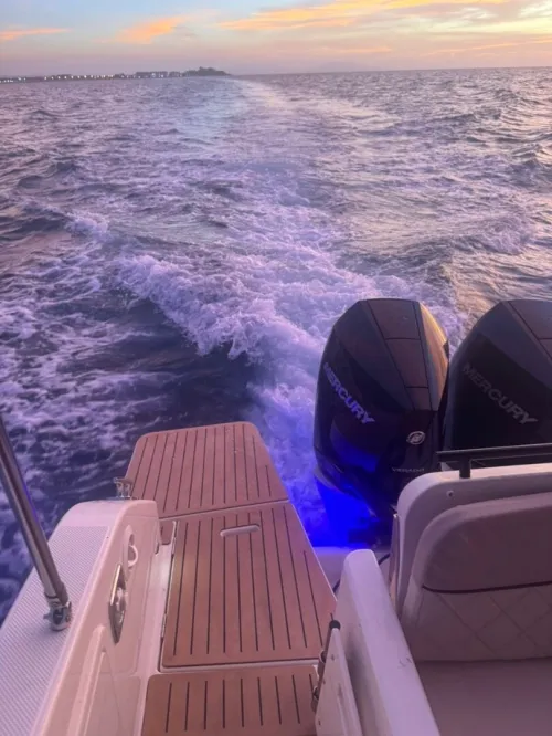 Bateau hors bord