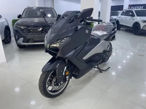 Yamaha T max black max anniversary 2026