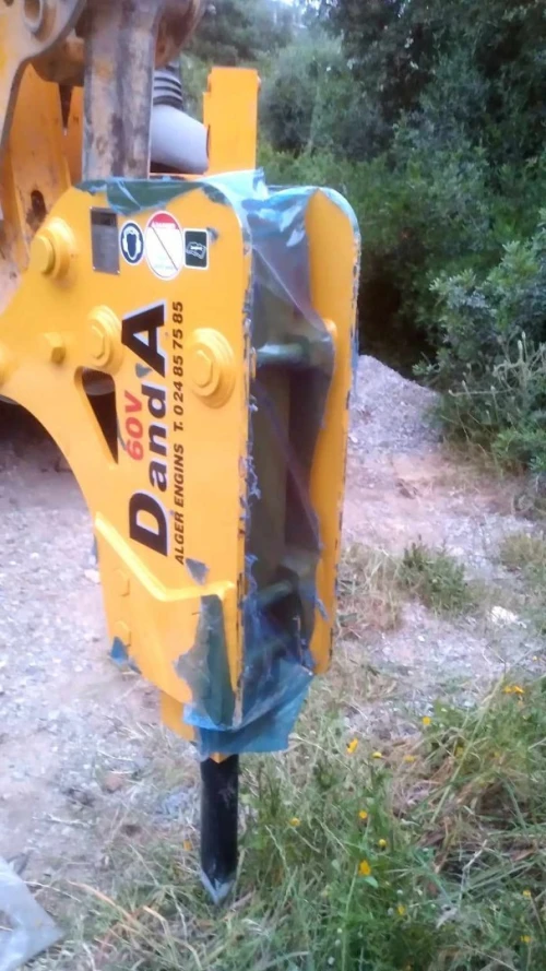 location retro-chargeur jcb+brise roche danda tout neuf 