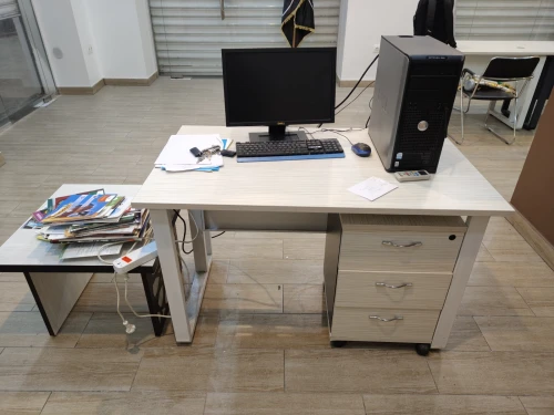Bureau et armoire et caisson de bureau