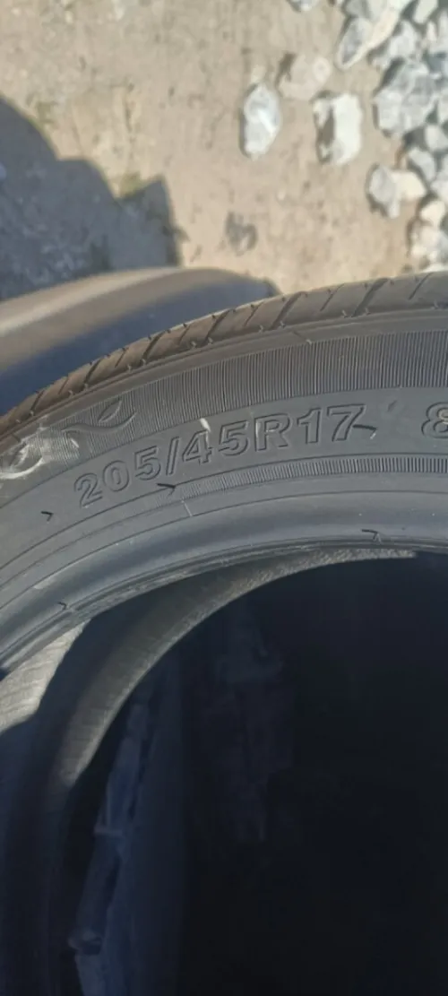 Pneu neuf 205/45/17