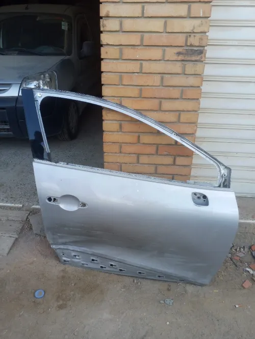 Porte Clio 4 accidenté