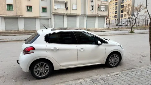 Peugeot 208 2018 Allure Facelift