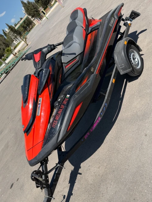 Jet ski