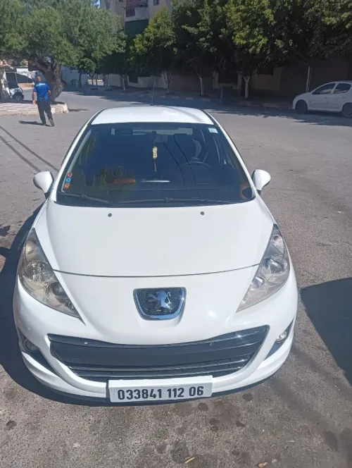Peugeot 207 2012 Fennec
