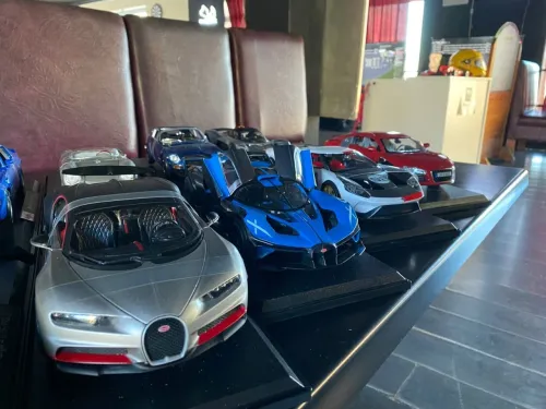 voiture miniature maisto 1.18