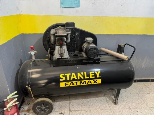 Compresseur A Air 500L etat neuf utilisé quelque heure 