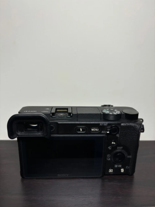 Sony a6400 8k clics 2 batteries