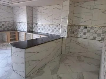 متخصص في جميع انواع التبليط ذو خبرة carreleur professionnel 