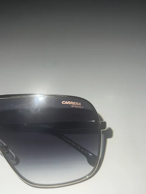 Lunettes de soleil Carrera original venu de France
