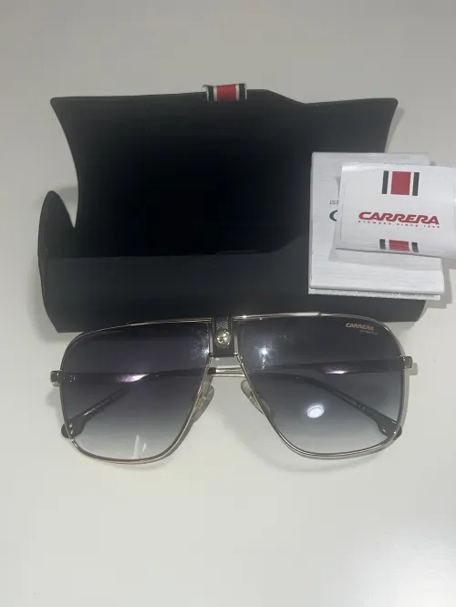 Lunettes de soleil Carrera original venu de France