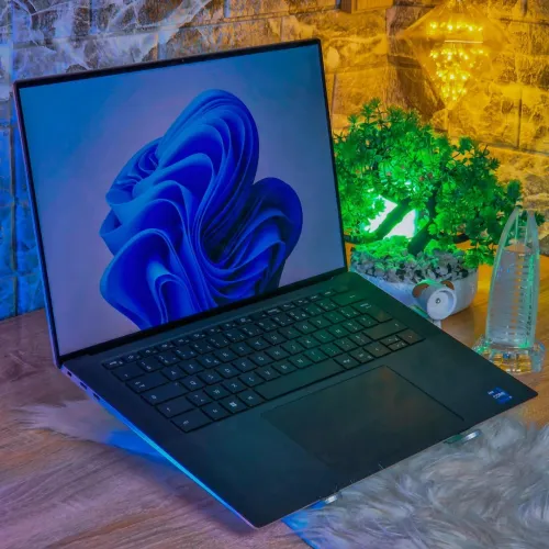 DELL XPS 9520 2023 I9-12950HK /RAM64 GB DDR5 /2TB SSD /NVIDIA RTX 3050TI  ECRAN 15.6 4K TACTILE 