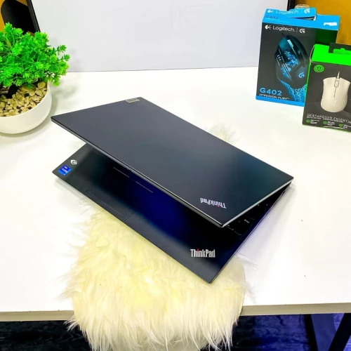 LENOVO THINKPAD P15V GEN 3/Ryzen 7 PRO 6850H/16 GB  DDR5/DISK 1024 GB  SSD/RTX A2000 4GB/ 15.6 pouce IPS  4K