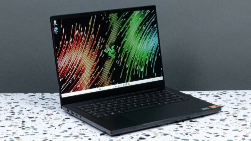 RAZER BLADE 16 2025/ Ryzen AI 9 365/RAM 32GB 8800MHZ/1TB SSD/RTX 5080 16GB/ECRAN 16 OLED 2.5K 240HZ
