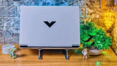 HP VICTUS 16/RYZEN 7 -5800H/ram 16 gb ddr4/disk 512GB/AMD RX5500M 4gb/16.1 puce  IPS  144Hz sous 