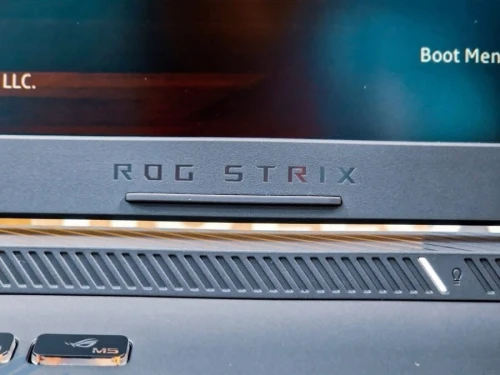 ASUS ROG STRIX G16 INTEL  I9-13980HX  24C 5.5GHZ RAM  16GB DDR5  4800Mhz  DISK  512 GB SSD NVEM G/carte graphique  NVIDIA  GEFORCE RTX 4060 8GB MAX 140WATT /ECRAN 16 POUCE 2.5k 240HZ