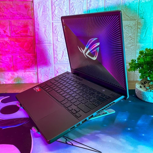 ASUS ROG ZEPHYRUS G14/ RYZEN 7-6800HS/ram 16gb/disk 512/AMD RADEON RX 6700S 8GB