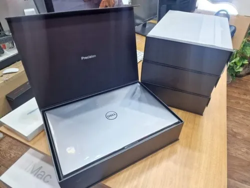 DELL XPS 15 9530 intel I9 -13900H  5.5GHZ 32GB DDR5 1TB SSD RTX 4060 15.6 POUCE IPS FULL HD