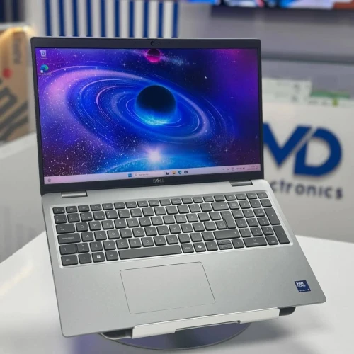 DELL PRECISION 3591/ULTRA 5-135H/16GB DDR5/512GB SSD/NVIDIA RTX 500 ADA 04GB/15.6  pouce  fuhd