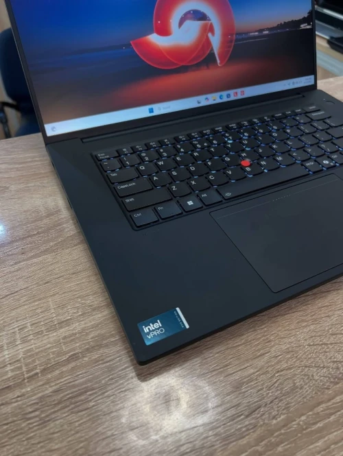 LENOVO THINKPAD P1 GEN 7 2025/ULTRA 7-165H/RAM 64GB/1TB SSD/NVIDIA RTX 4070 8GB/ECRAN 16POUCE 2K