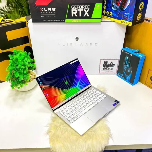 RAZER BOOK13/i7 -1185G7 EVO 4.8ghz/ 16GB DDR4 /512GB SSD NVEM/intel IRIS XE graphiq/ 13"TACTILE RGB