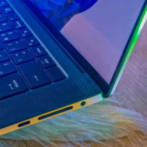 DELL XPS 9520 2023 I9-12950HK /RAM64 GB DDR5 /2TB SSD /NVIDIA RTX 3050TI  ECRAN 15.6 4K TACTILE 
