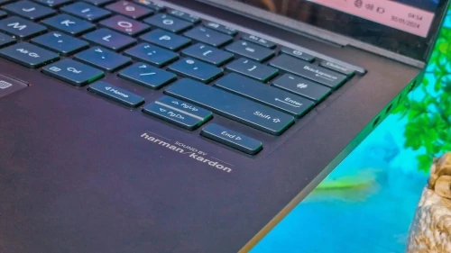 ASUS ZENBOOK 14 OLED /INTEL I7 -1260P/RAM 16GB DDR5/DISK 512GB SSD/14 POUCE 2.8K  OLED 90 hz TACTILE