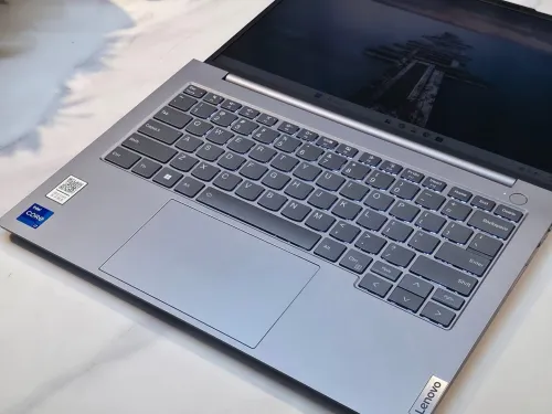 LENOVO THINKBOOK 14 G8/INTEL CORE 7-240H/16GB DDR5 5600 MHZ/512Gb  SSD NVUM/14 pouce ips FUH