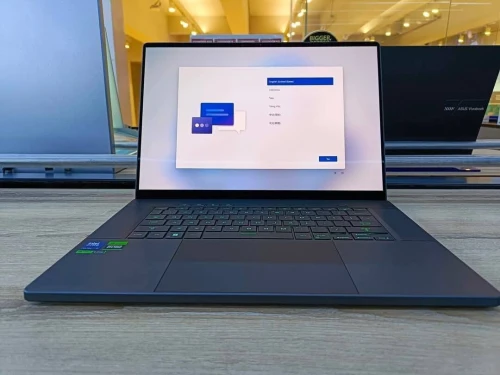 ASUS ROG ZEPHYRUS G16/ULTRA 9 -285H/32 GB DDR5/1TB SSD/NVIDIA RTX 5070 8GB/16 OLED 2.5K 240HZ