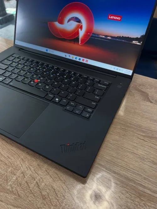 LENOVO THINKPAD P1 GEN 7 2025/ULTRA 7-165H/RAM 64GB/1TB SSD/NVIDIA RTX 4070 8GB/ECRAN 16POUCE 2K