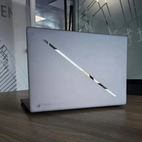 ASUS ROG ZEPHYRUS G16/ULTRA 9 -285H/32GB DDR5/1TB SSD/RTX 5070 8GB/16 POUCE  OLED 2.5K 240HZ