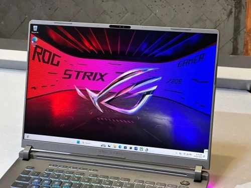ASUS ROG STRIX G16/ULTRA 9-275HX/32GB LPDDR5X/1TB SSD/RTX 5060 8GB/16 POUCE FHD+/165HZ