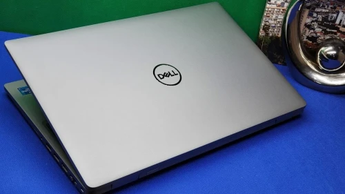 DELL PRECISION 3591/ULTRA 5-135H/16GB DDR5/512GB SSD/NVIDIA RTX 500 ADA 04GB/15.6  pouce  fuhd