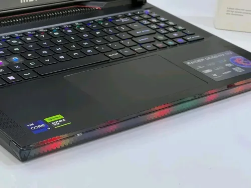 MSI RAIDER GE68 HX 14V/I9 14900HX 5.8GHZ/RAM 32GB/1TB SSD/NVIDIA RTX 4070 8GB/ECRAN 16