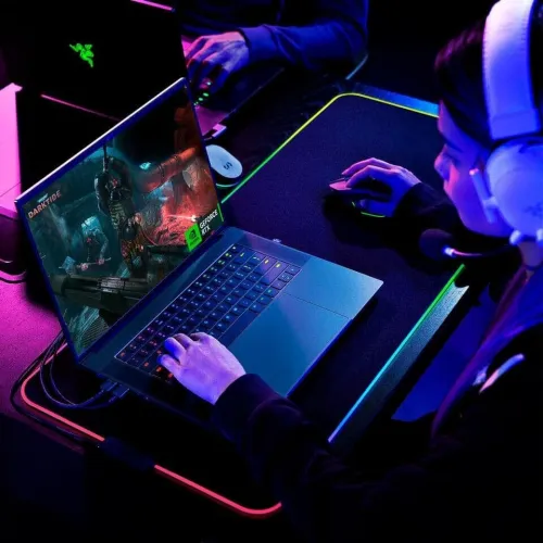RAZER BLADE 16 2023/INTEL I9-13950HX/RAM 32GB DDR5/DISK 1TB/RTX 4070 140WATT/16QHDMini LED 300Hz  