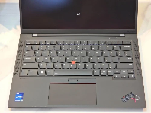 THINKPAD X1 CARBONE GEN 11/INTEL I7-1355U EVO/16GB DDR5  6400MHZ/disk 512 gb ssd/ecran 14 IPS fhd+