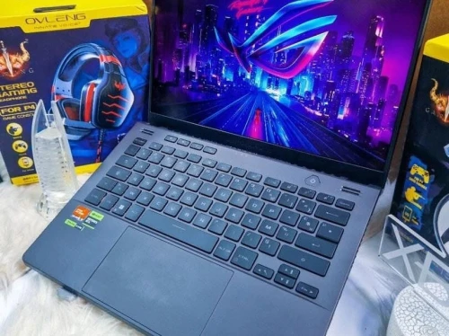 ASUS ROG ZEPHYRUS G14/AMD RYZEN 9-7940HS/32GB DDR5/1024gb ssd/RTX 4060 8GB/14.5  POUCE 3K OLED 120HZ