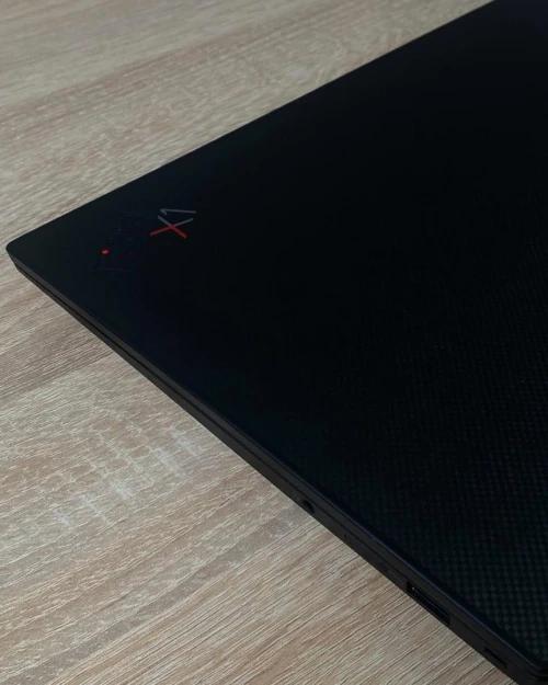 THINKPAD X1 CARBONE GEN 10/ INTEL i5-1235U EVO/disk  512 gb ssd nvme/ecran 14 2K /iris xe graphique