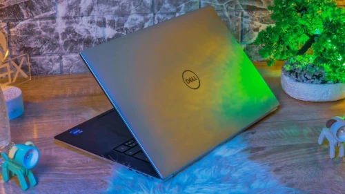 DELL XPS 9520 2023 I9-12950HK /RAM64 GB DDR5 /2TB SSD /NVIDIA RTX 3050TI  ECRAN 15.6 4K TACTILE 