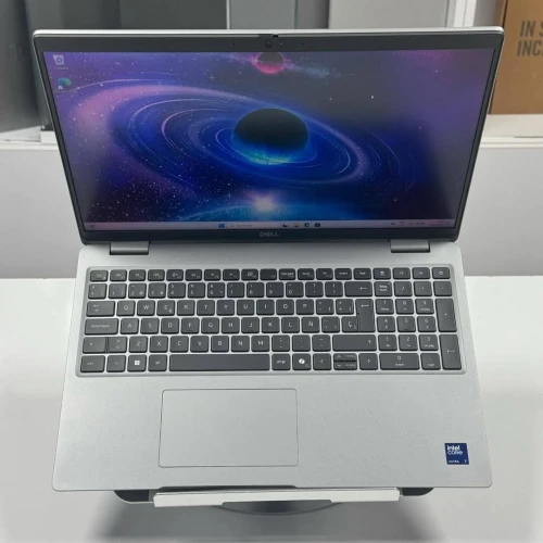 DELL PRECISION 3591/ULTRA 5-135H/16GB DDR5/512GB SSD/NVIDIA RTX 500 ADA 04GB/15.6  pouce  fuhd