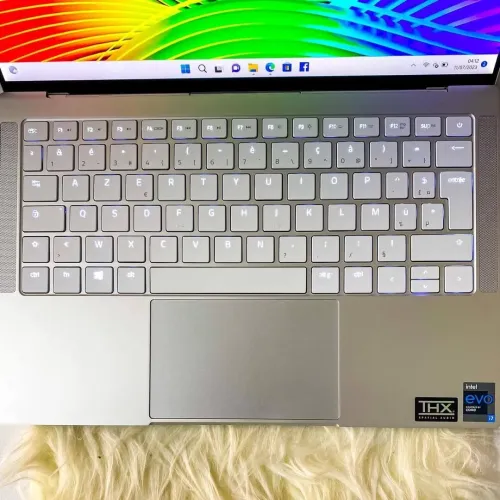RAZER BOOK13/i7 -1185G7 EVO 4.8ghz/ 16GB DDR4 /512GB SSD NVEM/intel IRIS XE graphiq/ 13"TACTILE RGB