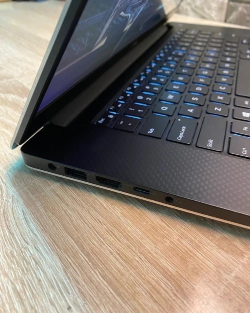 DELL XPS 15 9560/intel I7-7700HQ/08 GO DDR3/256 GB SSD/NVIDIA GEFORCE GTX 1050 04GB/15.6  FHD