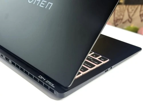 HP OMEN 16 MAX  2025 /INTEL ULTRA 7-255HX  5.4GHZ 24CORE /RAM 32GB  LPDDR5X (5600 MHz) /DISK 1TERA   SSD NVEM GEN /INTEL ARC GRAPHIQUE 4GB/ NVIDIA GEFORCE RTX 5070TI   12GB