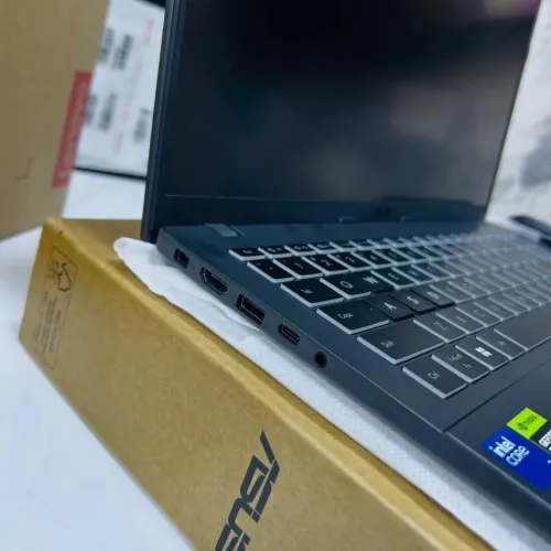 ASUS VIVOBOOK V16 2025/Core 7-240H/16 GB  DDR5/1024 GB  SSD/NVIDIA RTX 3050 06 GB/16  pouce IPS FHD